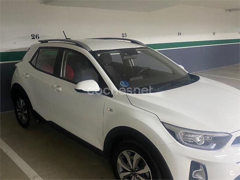 Usado Kia Stonic 100 HP (73 kW) 2022 Branco SUV