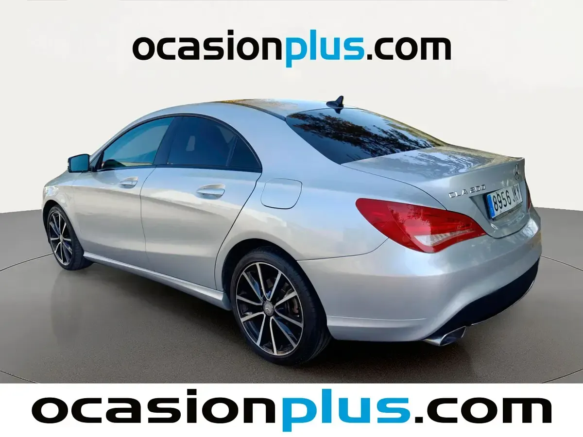 Usado Mercedes CLA200 Urban 136 CV (100 kW) 2015 Gris plata Coupe