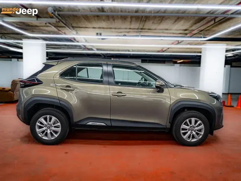 Usado Toyota Yaris Cross Active 116 CV (85 kW) 2024 Gris / plata SUV