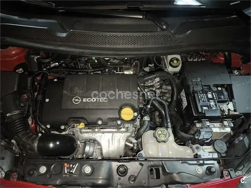 Usado Opel Adam Rocks S 150 CV (110 kW) 2015 Granate Utilitario