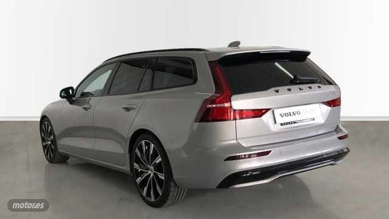 Usado Volvo V60 Plus 2024 Plateado Familiar