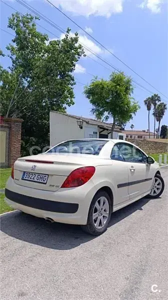 Usado Peugeot 207 CC 120 CV (88 kW) 2008 Beige Descapotable
