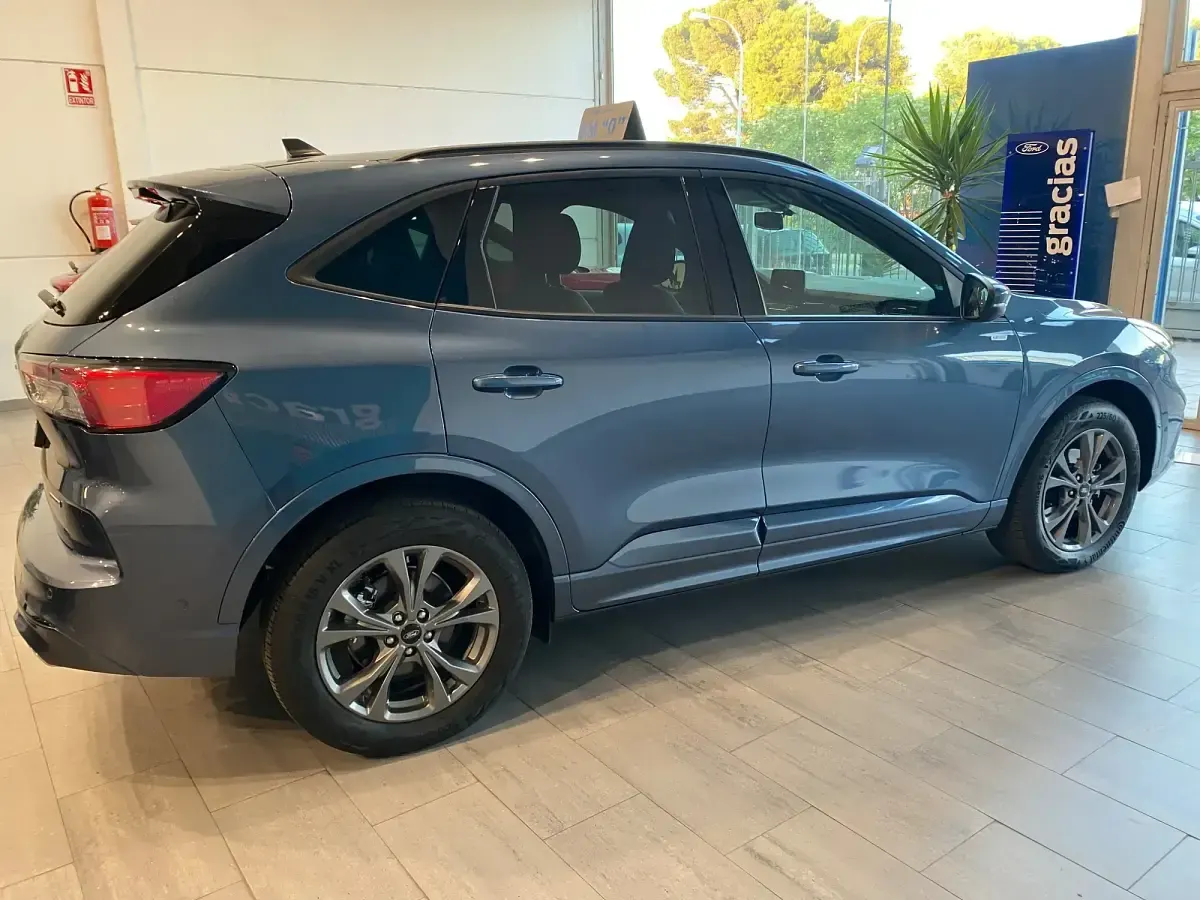 Usado Ford Kuga ST-Line X 225 CV (165 kW) 2023 Azul SUV