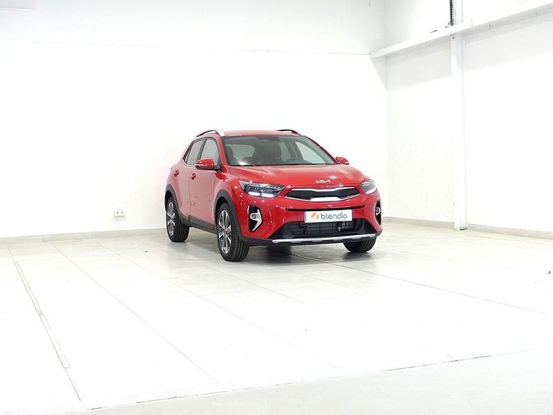 Usado Kia Stonic Style 100 CV (73 kW) 2024 Rojo SUV