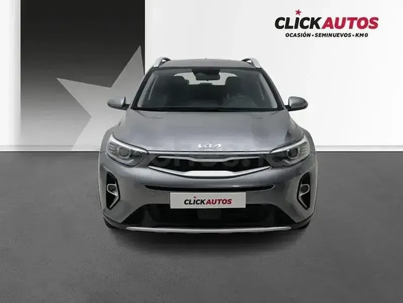 Usado Kia Stonic 79 CV (58 kW) 2025 Gris / plata SUV