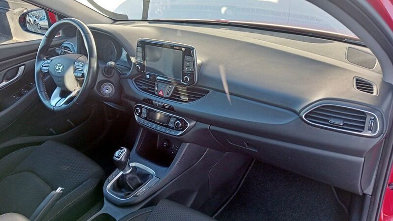 Usado Hyundai i30 120 CV (88 kW) 2018 Rojo