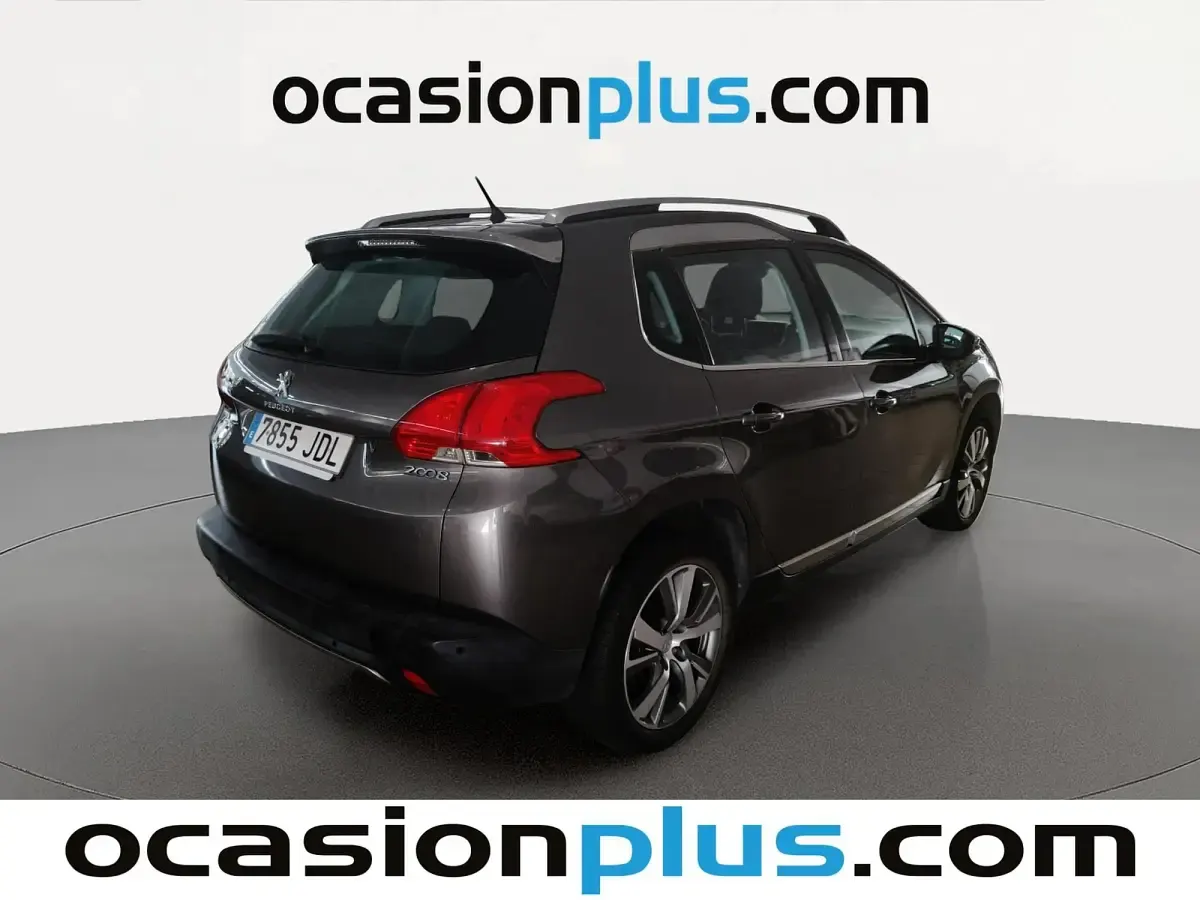 Usado Peugeot 2008 Allure 120 CV (88 kW) 2015 Gris SUV