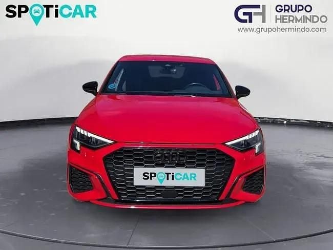 Usado Audi A3 Ambiente 116 HP (85 kW) 2022 Vermelho Sedan