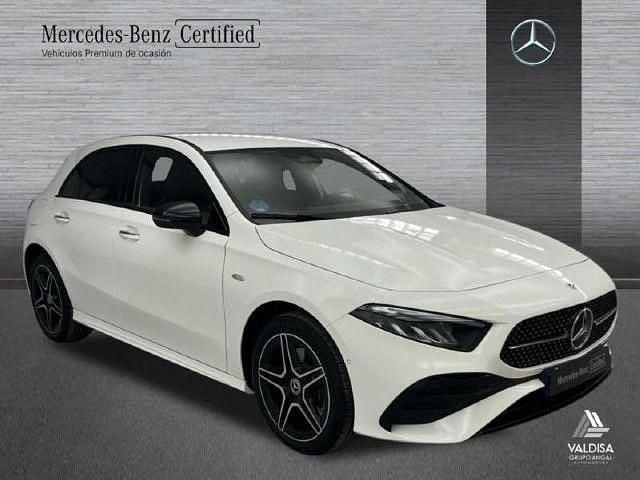 Usado Mercedes A250 AMG line 218 CV (160 kW) 2025 Blanco polar Berlina