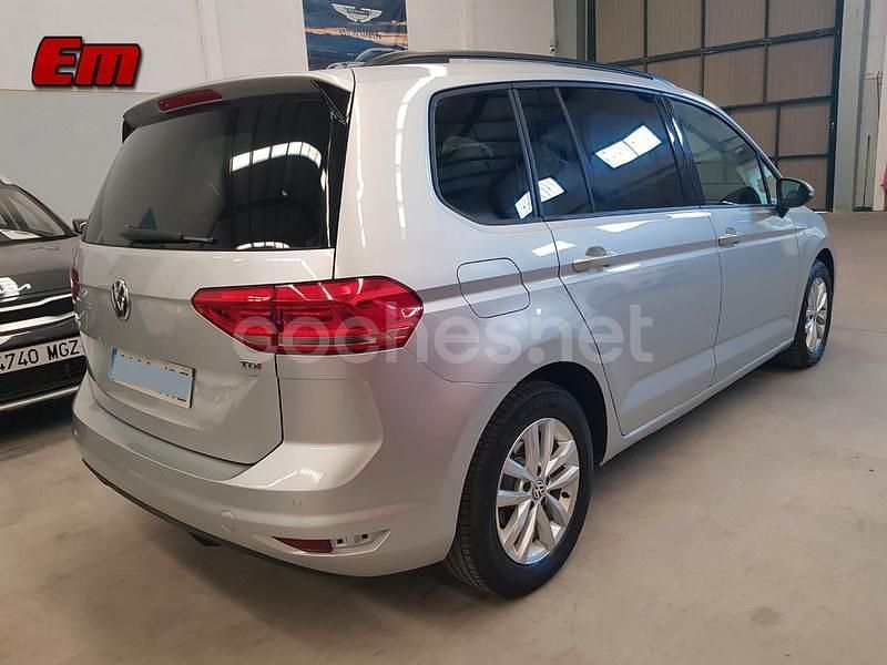 Usado VW Touran Advance 110 CV (80 kW) 2016 Gris / plata Monovolumen