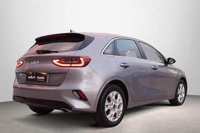Usado Kia Ceed 120 CV (88 kW) 2024 Plateado Utilitario
