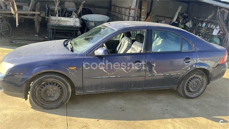 Usado Ford Mondeo Ghia 130 CV (95 kW) 2003 Azul Berlina