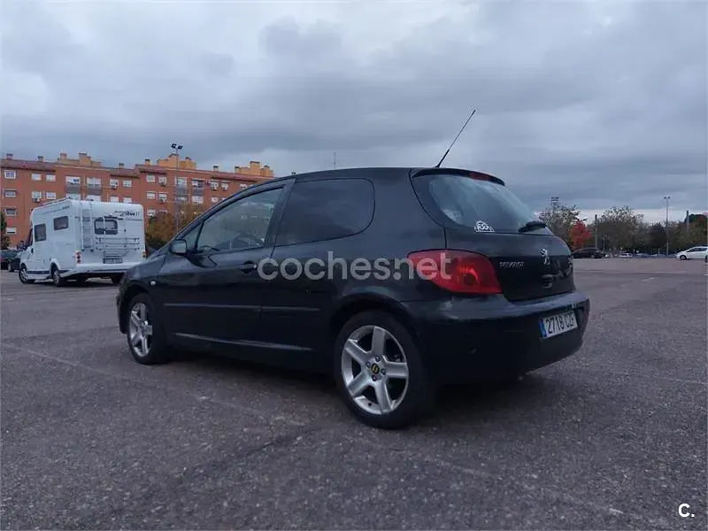 Usado Peugeot 307 136 CV (100 kW) 2004 Negro Berlina