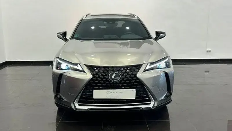 Usado Lexus UX 184 CV (135 kW) 2023 Gris / plata SUV