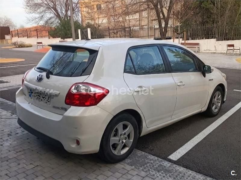 Usado Toyota Auris Hybrid Active 135 CV (99 kW) 2011 Blanco Berlina