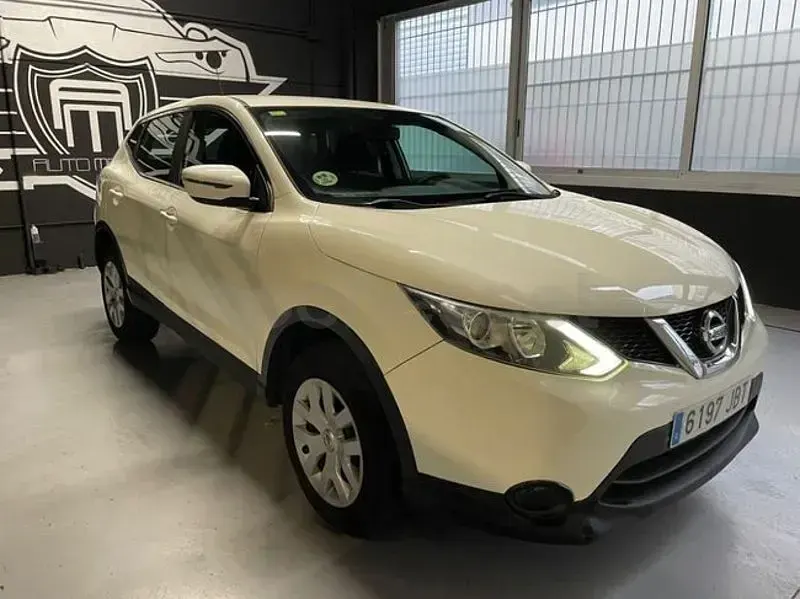 Usado Nissan Qashqai Acenta 110 HP (80 kW) 2014 Branco SUV