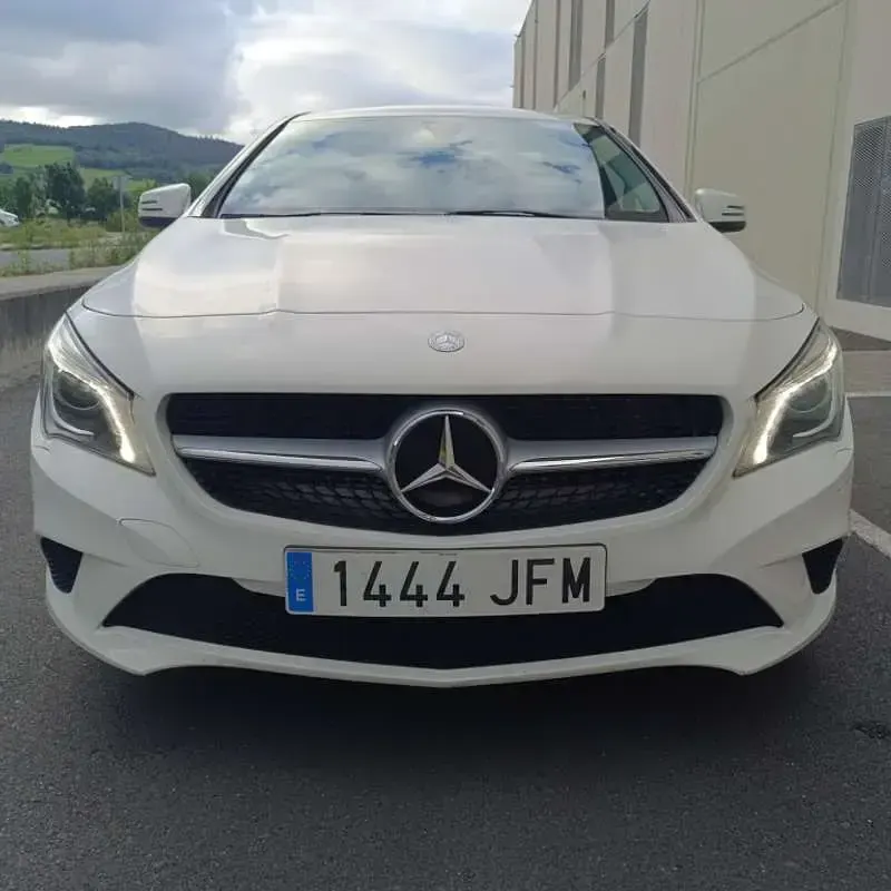 Usado Mercedes CLA200 Urban 136 CV (100 kW) 2014 Blanco Coupe