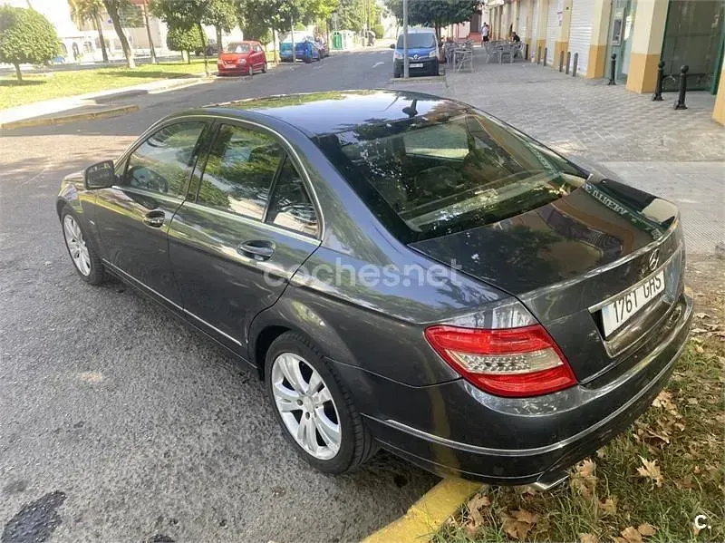 Usado Mercedes C220 Avantgarde 150 CV (110 kW) 2008 Gris / plata Berlina