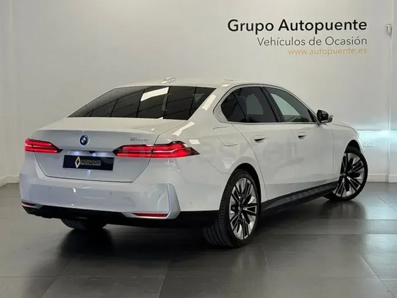 Usado BMW 530e Comfort Edition 299 CV (219 kW) 2024 Blanco Berlina
