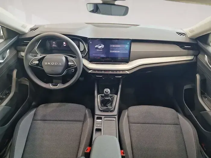 Nuevo Skoda Octavia Selection 116 CV (85 kW) 2025 Gris Berlina