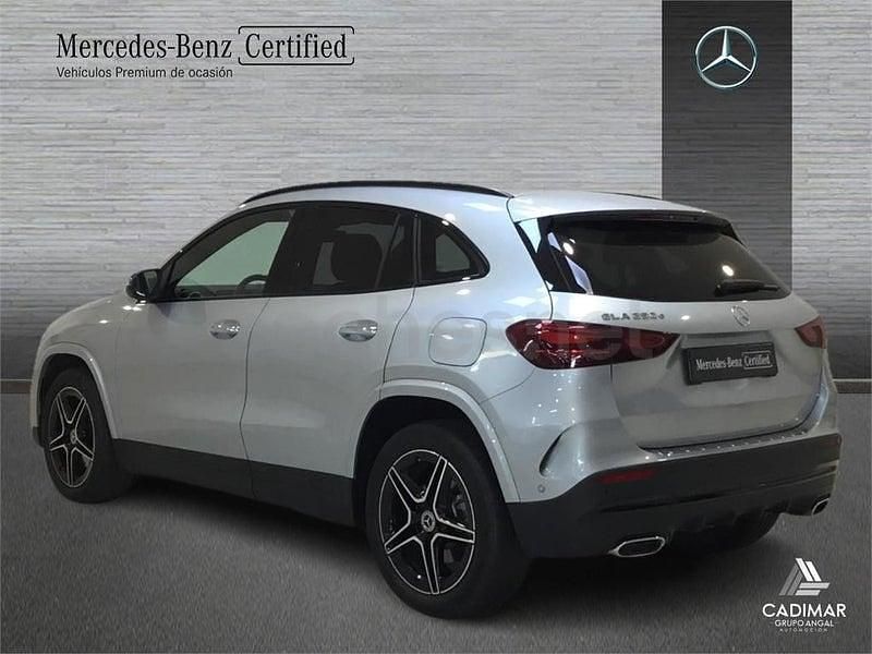 Usado Mercedes GLA250 AMG line 218 CV (160 kW) 2024 Plata hightech SUV