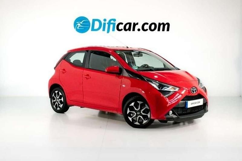 Usado Toyota Aygo 71 CV (52 kW) 2021 Rojo Utilitario