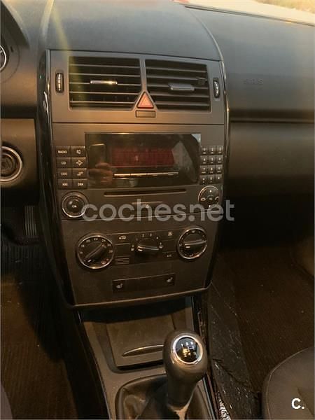 Usado Mercedes A160 Classic 82 CV (60 kW) 2006 Rojo Monovolumen