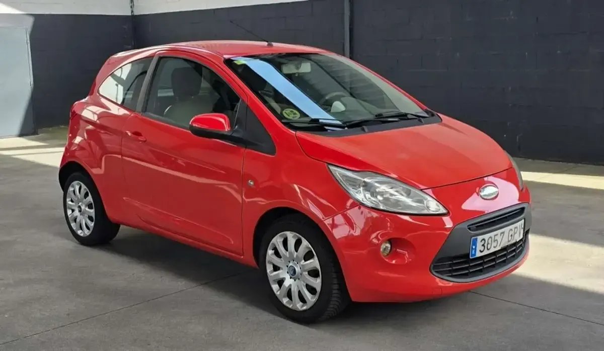 Usado Ford Ka Titanium 75 CV (55 kW) 2009 Rojo Utilitario