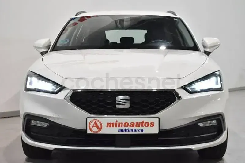 Usado Seat Leon Reference 116 CV (85 kW) 2022 Blanco Familiar