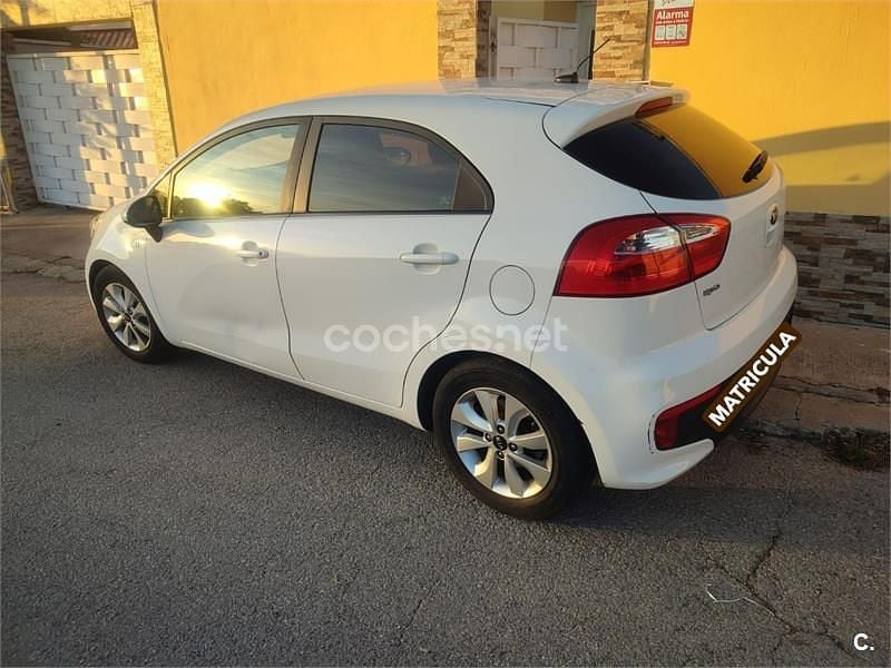 Usado Kia Rio 84 CV (61 kW) 2016 Blanco Utilitario