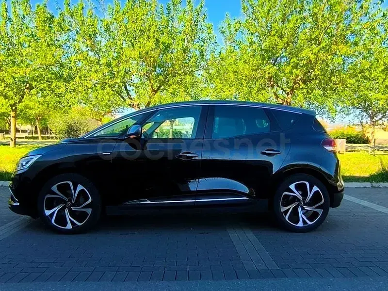 Usado Renault Scénic IV Edition One 110 CV (80 kW) 2017 Negro Monovolumen