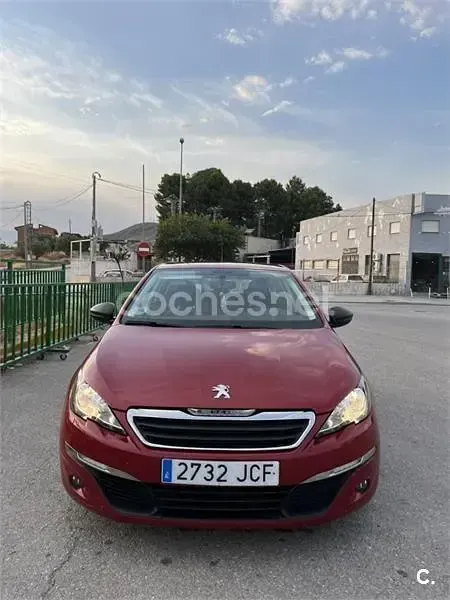 Usado Peugeot 308 Access 92 CV (67 kW) 2015 Rojo Berlina