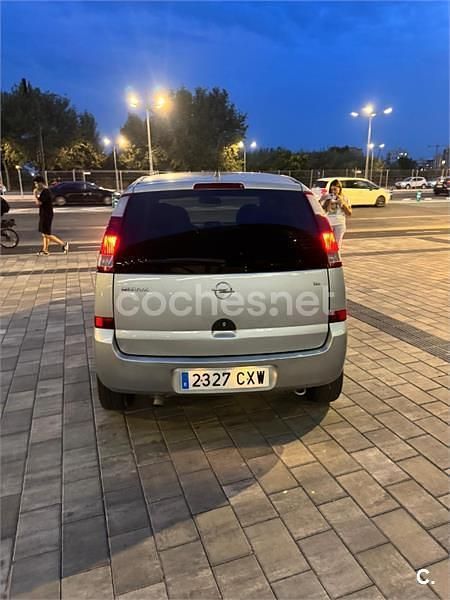 Usado Opel Meriva Enjoy 100 CV (73 kW) 2004 Gris / plata Monovolumen