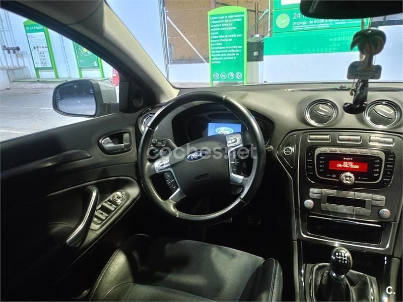 Usado Ford Mondeo Titanium 140 CV (102 kW) 2009 Gris / plata Familiar