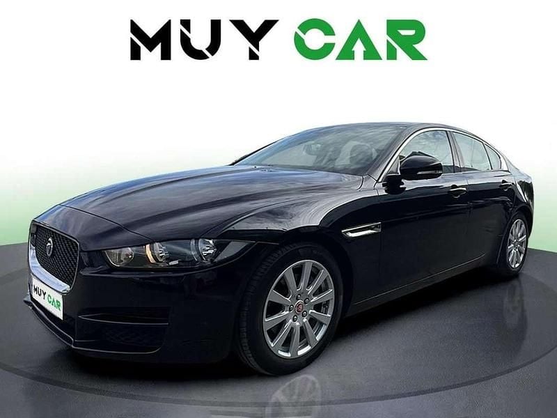 Usado Jaguar XE Pure 179 CV (131 kW) 2016 Negro Berlina