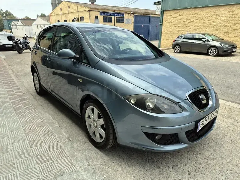 Usado Seat Altea Stylance 105 CV (77 kW) 2006 Gris / plata Monovolumen