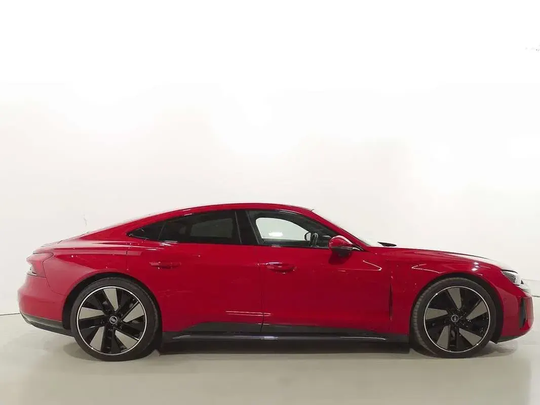 Usado Audi e-tron GT quattro Ambiente 430 kW (585 CV) 2021 Rojo Berlina
