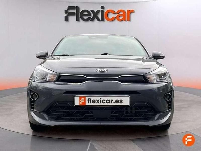 Usado Kia Rio 101 CV (74 kW) 2021 Gris Berlina
