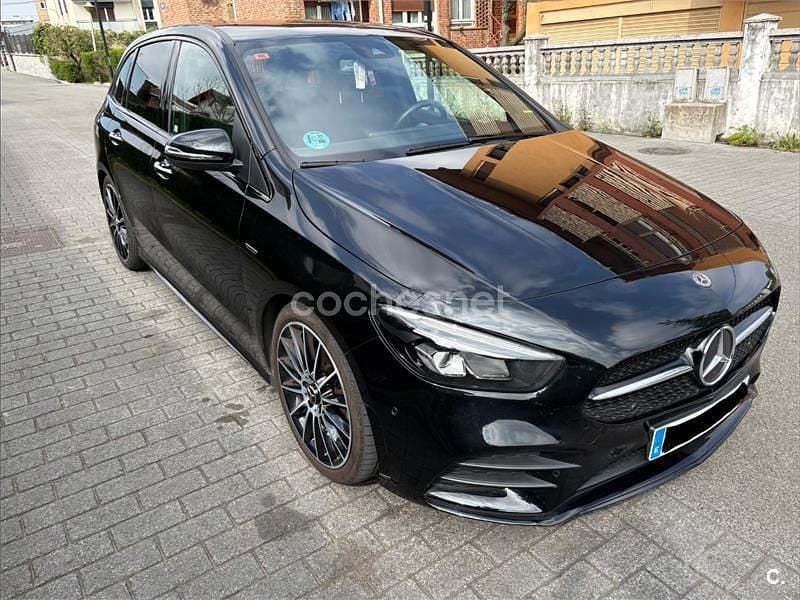 Usado Mercedes B180 136 CV (100 kW) 2021 Negro Monovolumen