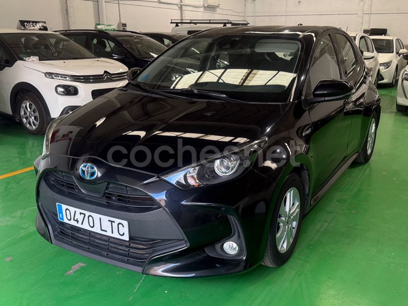 Negro Usado 2021 Toyota Yaris Hybrid Business Edition Berlina | 15.400 € (Precio justo) - Imagen 1/4