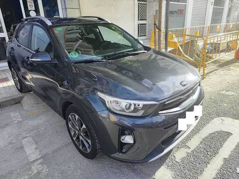 Usado Kia Stonic 120 CV (88 kW) 2018 Gris / plata SUV