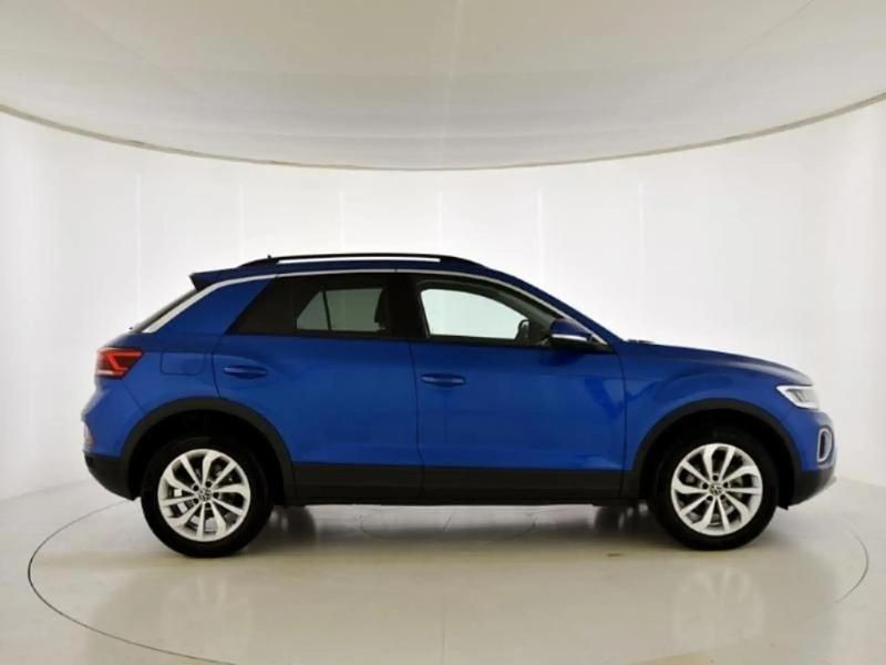 Usado VW T-Roc Life 150 CV (110 kW) 2024 Azul SUV