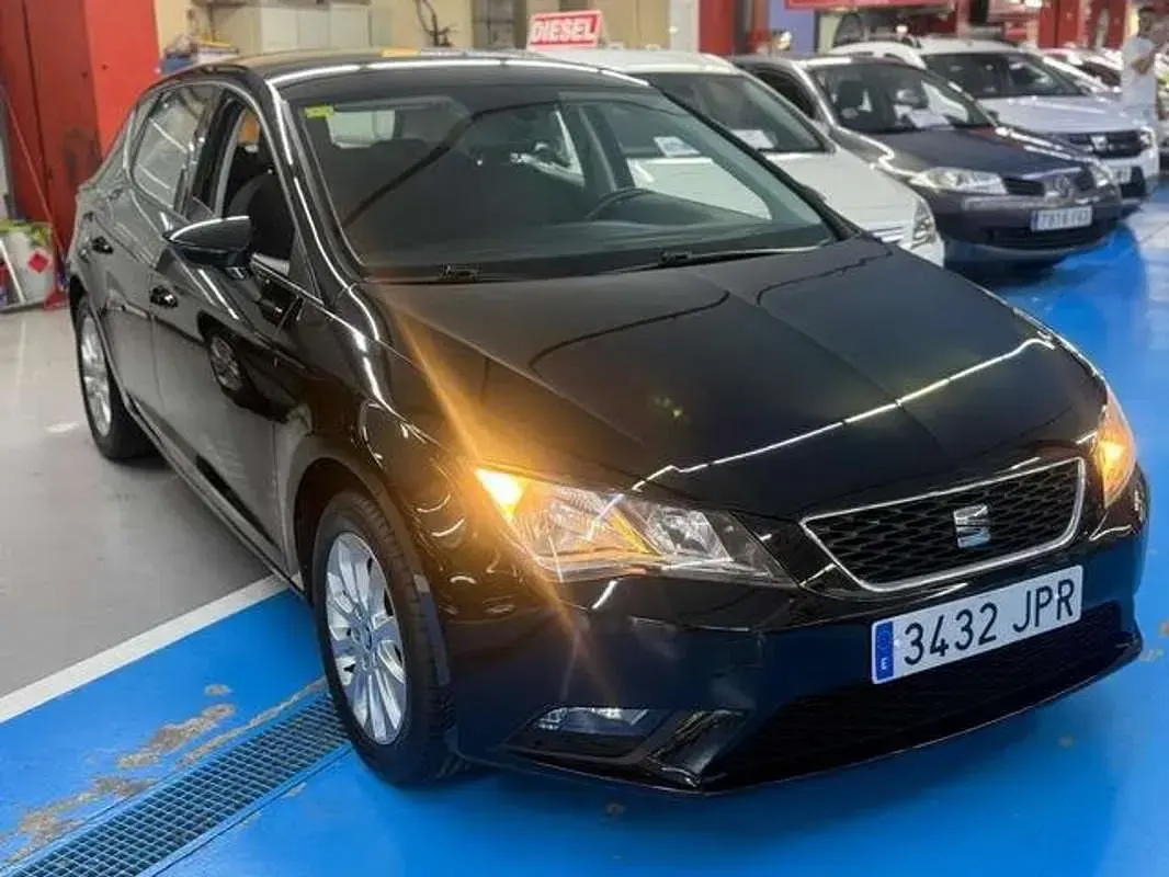 Usado Seat Leon ST Style 110 CV (80 kW) 2016 Negro Familiar