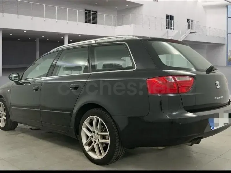 Usado Seat Exeo Sport 143 CV (105 kW) 2010 Negro Familiar