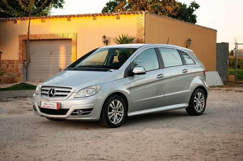 Begagnad Mercedes B180 109 HK (80 kW) 2010 Grå Minibuss