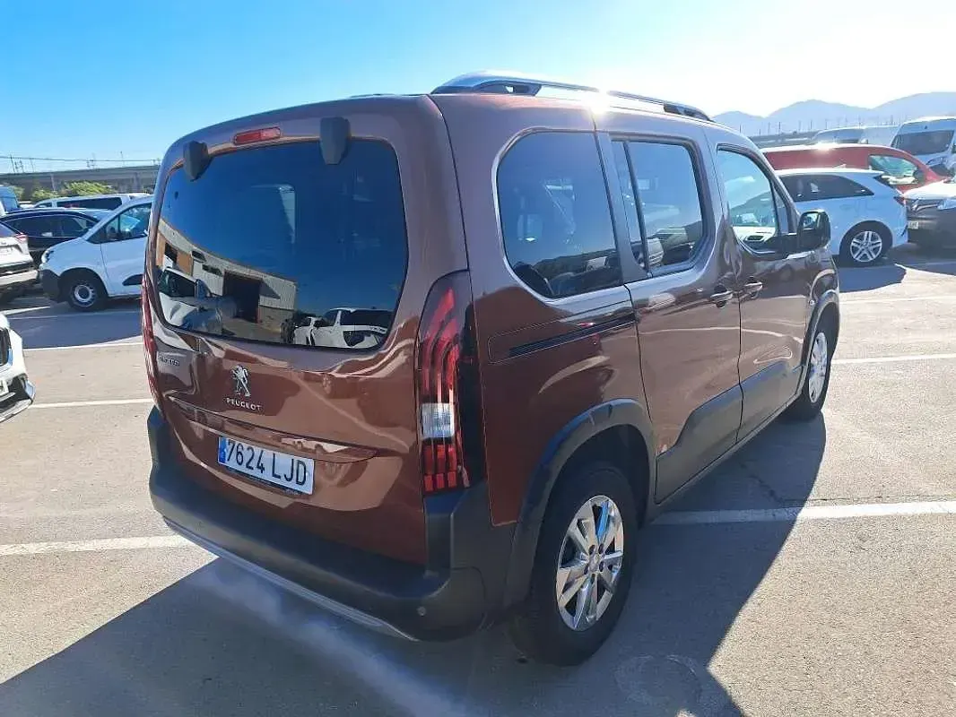 Usado Peugeot Rifter Allure 131 CV (96 kW) 2020 Marrón Monovolumen