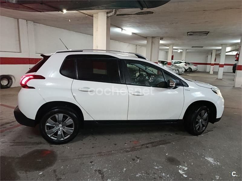 Usado Peugeot 2008 Signature Sky 100 CV (73 kW) 2019 Blanco SUV