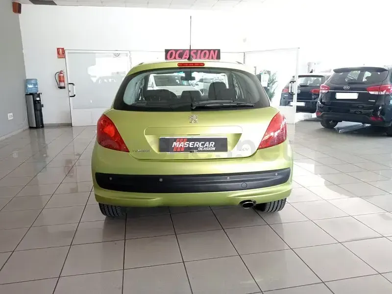 Usado Peugeot 207 120 CV (88 kW) 2007 Verde Berlina