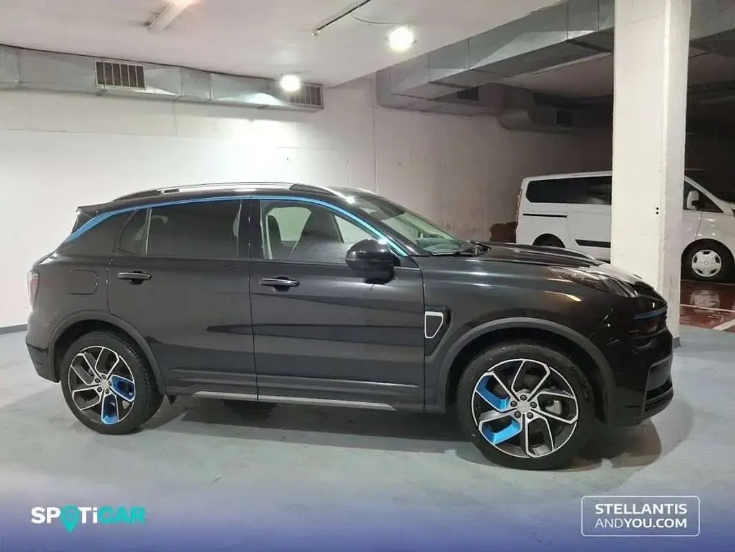 Begagnad Lynk & Co 01 261 HK (191 kW) 2023 Svart SUV
