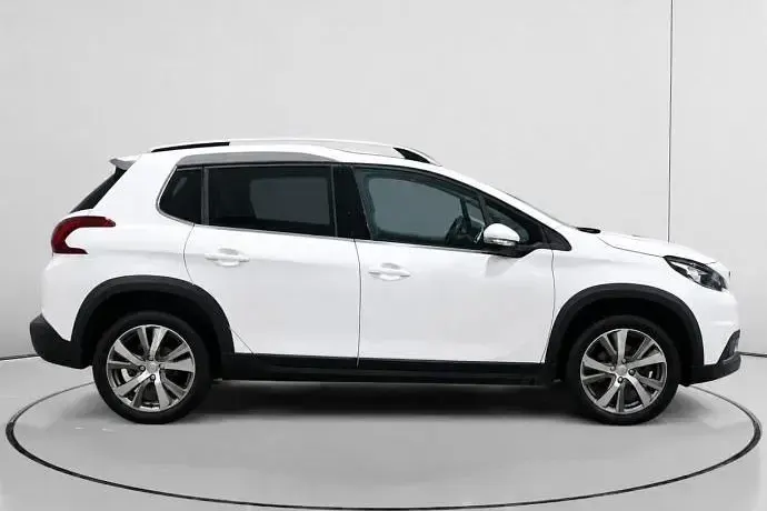 Usado Peugeot 2008 Allure 110 CV (80 kW) 2019 Blanco SUV